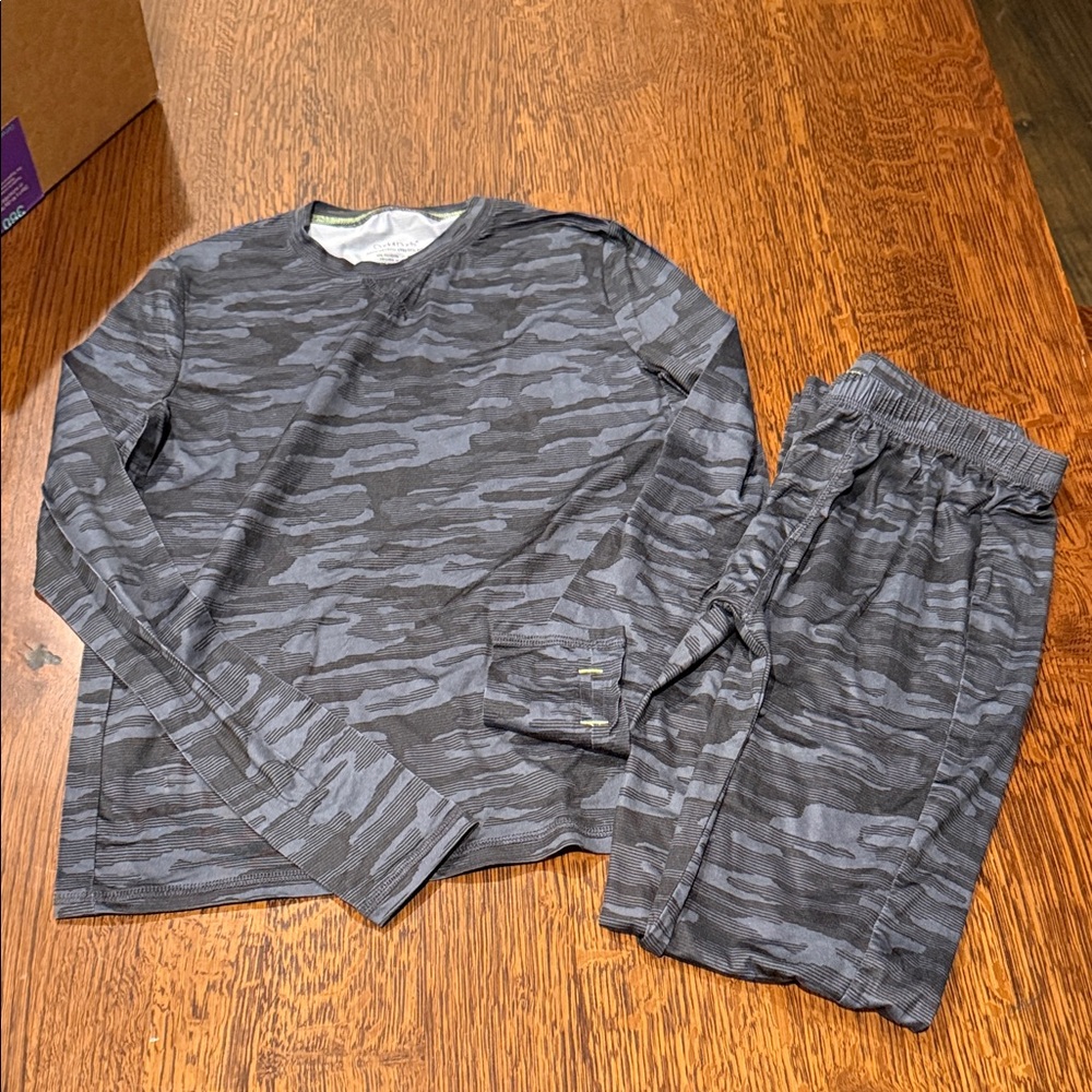 Cuddl Duds Kids Gray Camouflage Pajama Set size xl